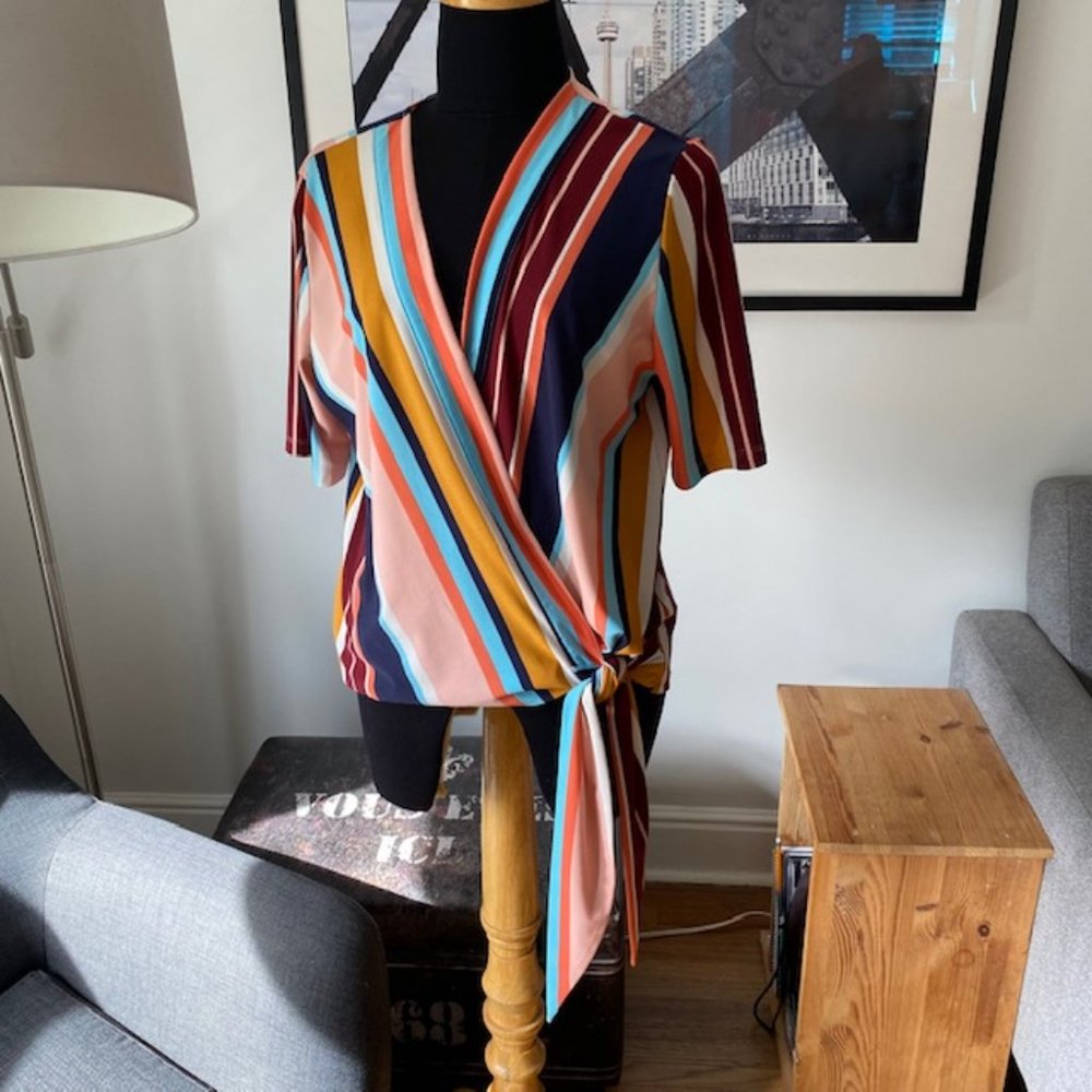 Halogen V-Neck Striped Side Tie Top, size medium